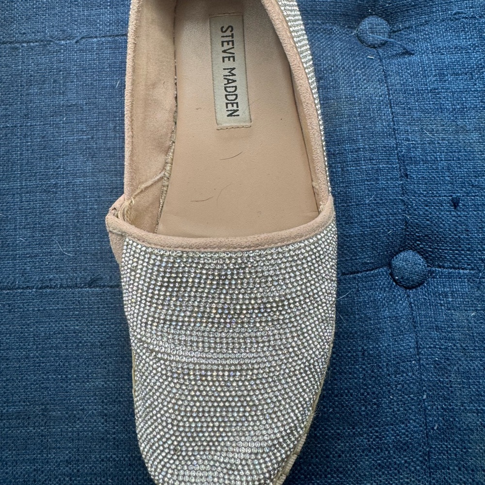 Adorable Steve Madden silver shoes